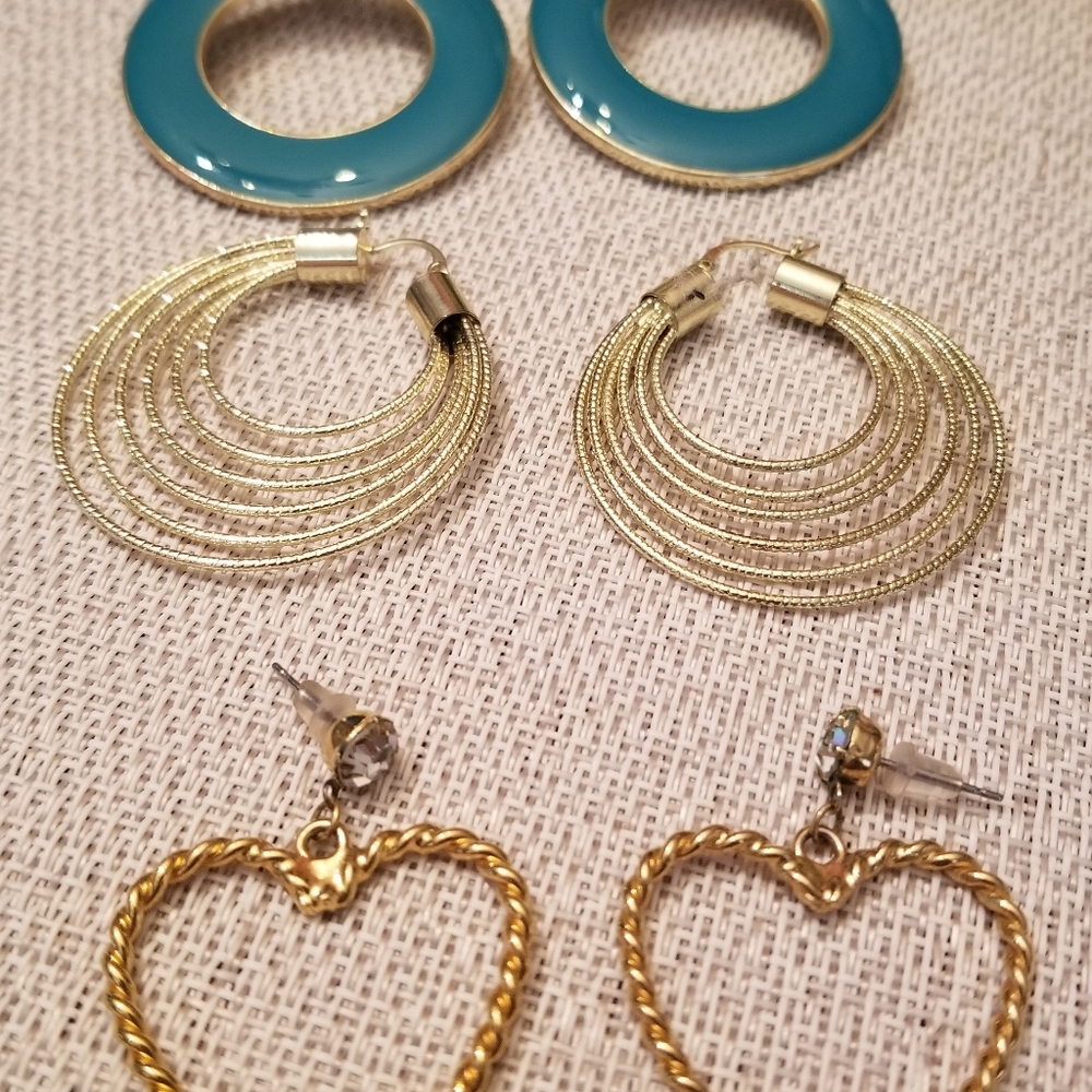 3 pairs of earrings....
